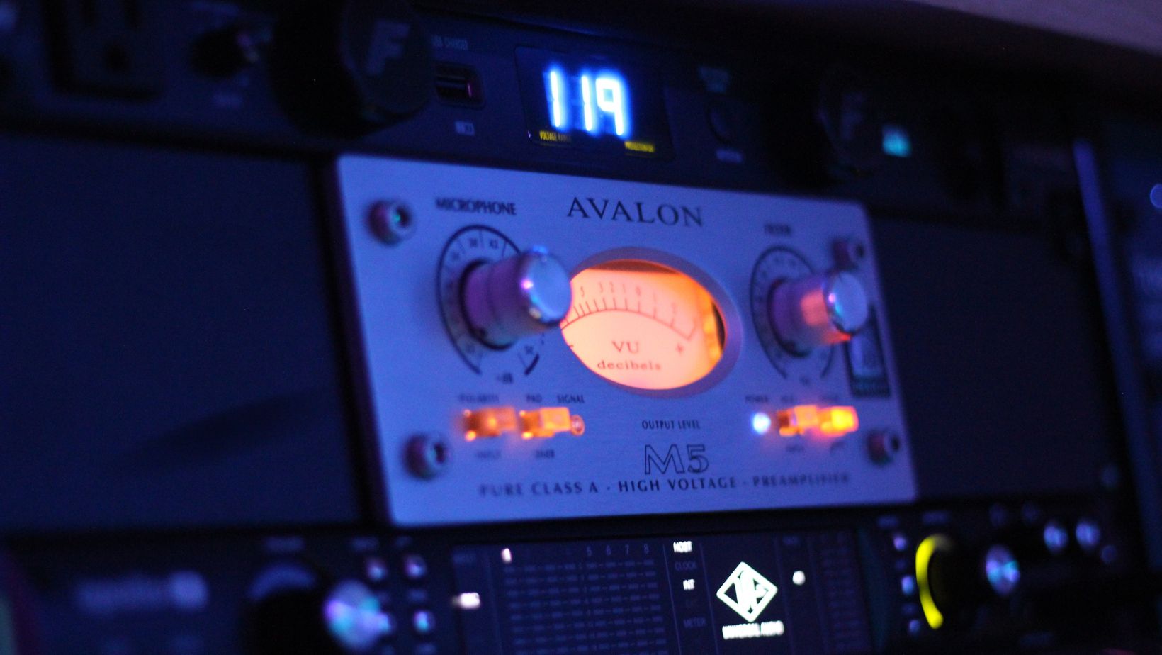 The Spaceship Recording Studio - Avalon M5 Preamp